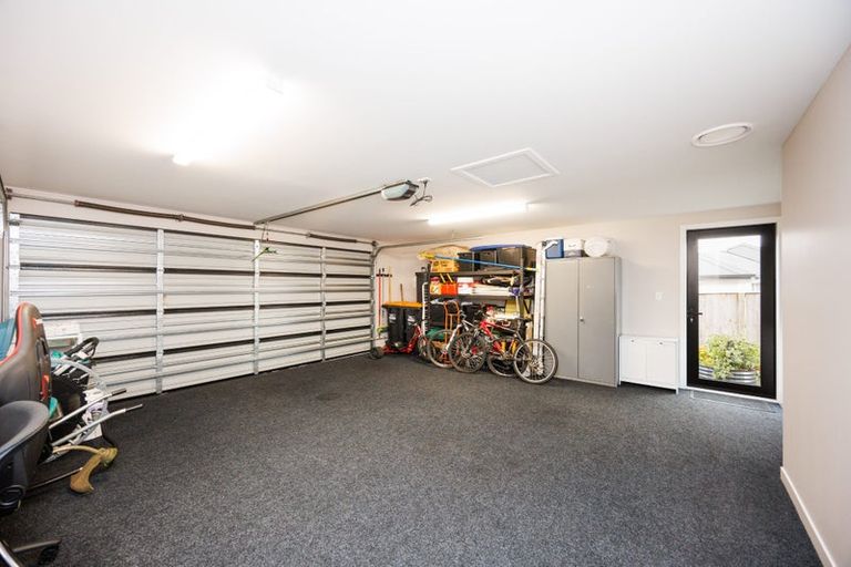 Photo of property in 4 Sardinia Grove, Fitzherbert, Palmerston North, 4410