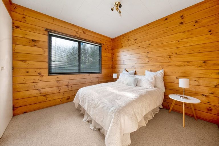 Photo of property in 2/72 Aeroview Drive, Beach Haven, Auckland, 0626