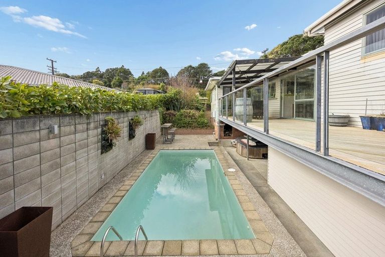 Photo of property in 3 Grendon Road, Titirangi, Auckland, 0604