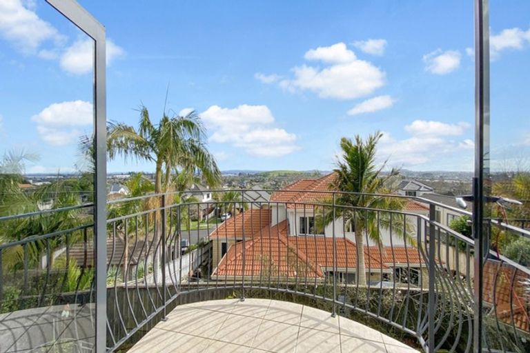 Photo of property in 25 Brooke Ridge Rise, East Tamaki Heights, Auckland, 2016