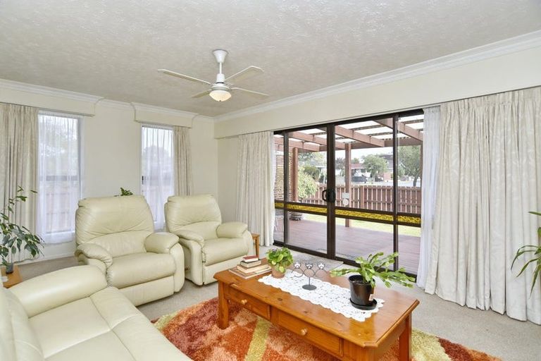 Photo of property in 1/2 James Condon Place, Redwood, Christchurch, 8051