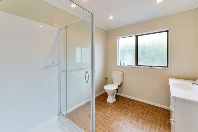 Photo of property in 12 Cemetery Road, Waiuku, 2123