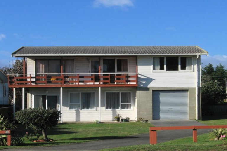 Photo of property in 20 Field Way, Waikanae Beach, Waikanae, 5036