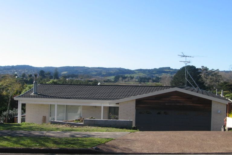 Photo of property in 23 Coulthard Terrace, Opaheke, Papakura, 2113