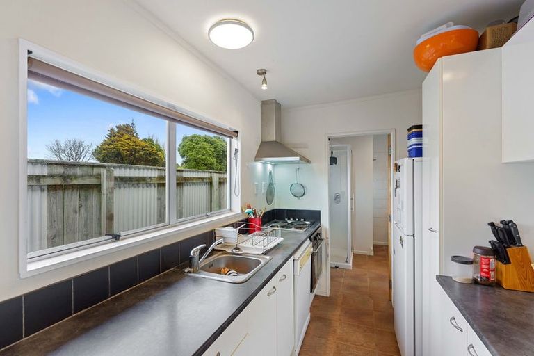 Photo of property in 16 Eruini Street, Waikanae Beach, Waikanae, 5036