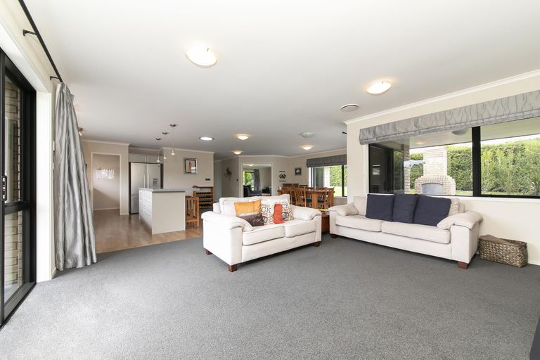 Photo of property in 52 School Road, Riverhead, 0820