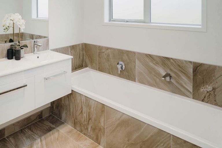 Photo of property in 47 Te Taniwha Road, One Tree Point, 0118