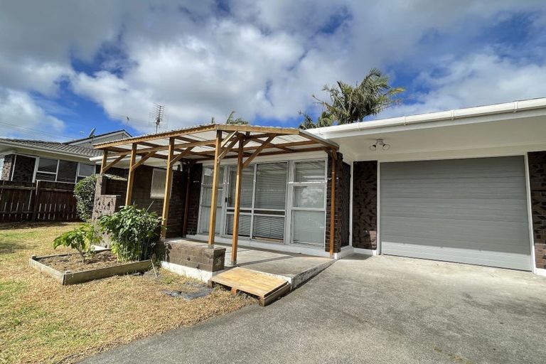 Photo of property in 1/4 Palm Court Drive, Glen Eden, Auckland, 0602