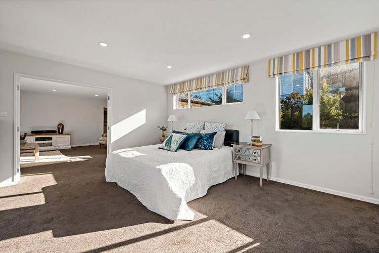 Photo of property in 52 Corricvale Way, Northcross, Auckland, 0630