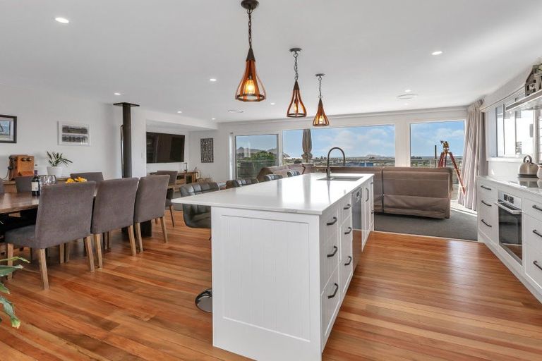 Photo of property in 16 Seaview Road, Ruakaka, 0116