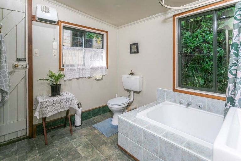 Photo of property in 80 Oxford Terrace, Coromandel, 3506