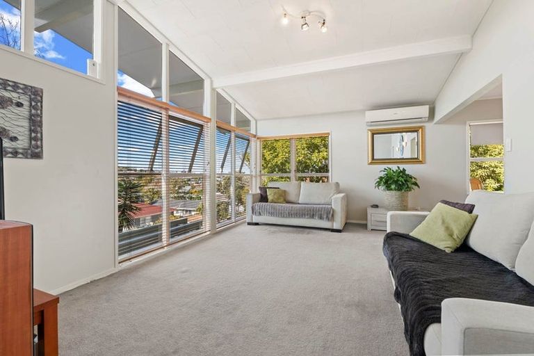 Photo of property in 18 Arosa Place, Forrest Hill, Auckland, 0620