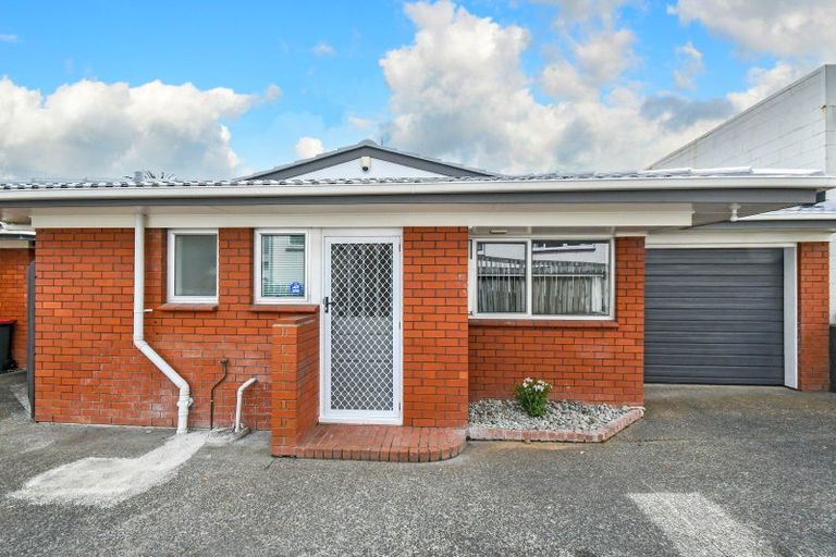 Photo of property in 2/15 East Street, Papakura, 2110