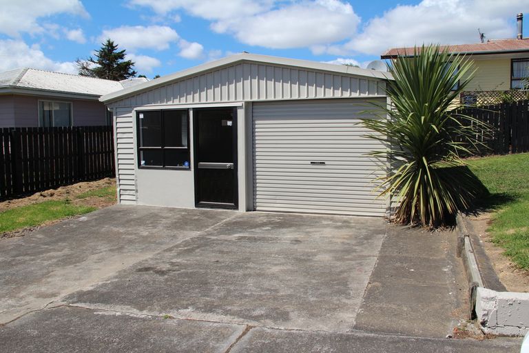 Photo of property in 11 Minton Place, Manurewa, Auckland, 2102