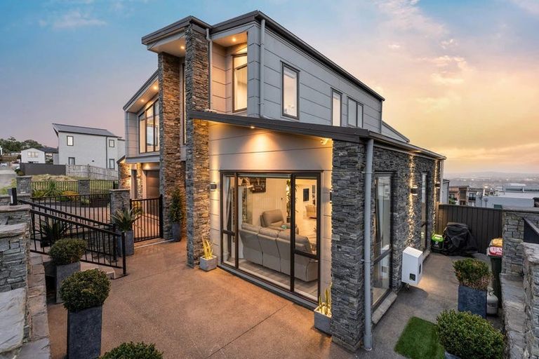 Photo of property in 13 Michael Richard Place, East Tamaki Heights, Auckland, 2016