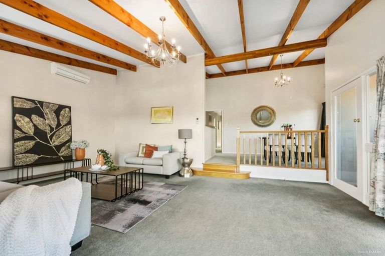 Photo of property in 5 Lagoon Way, West Harbour, Auckland, 0618