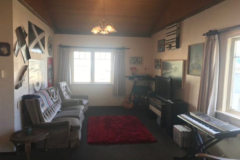 Photo of property in 1 Linwood Way, Island Bay, Wellington, 6023