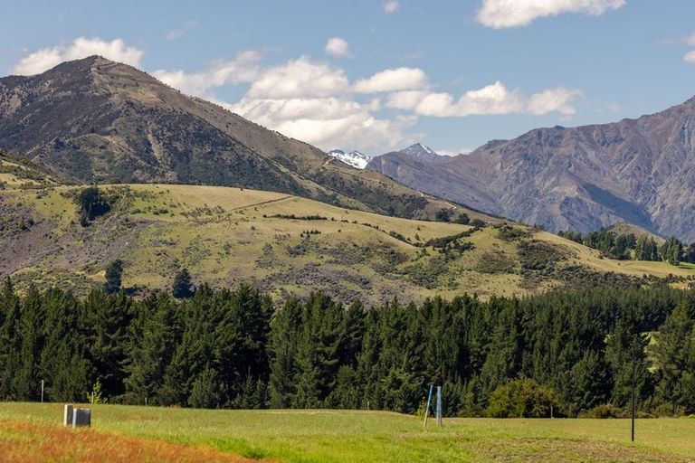 Photo of property in 3 Lauderdale Lane, Wanaka, 9305