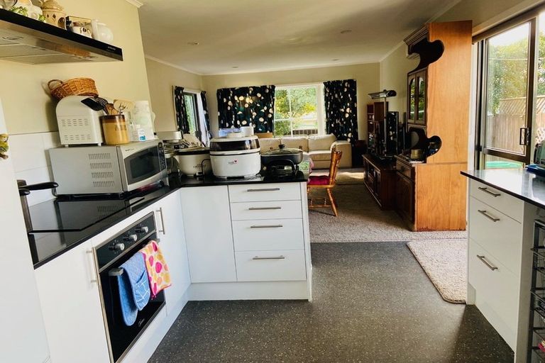 Photo of property in 122 Mahia Road, Wattle Downs, Auckland, 2103