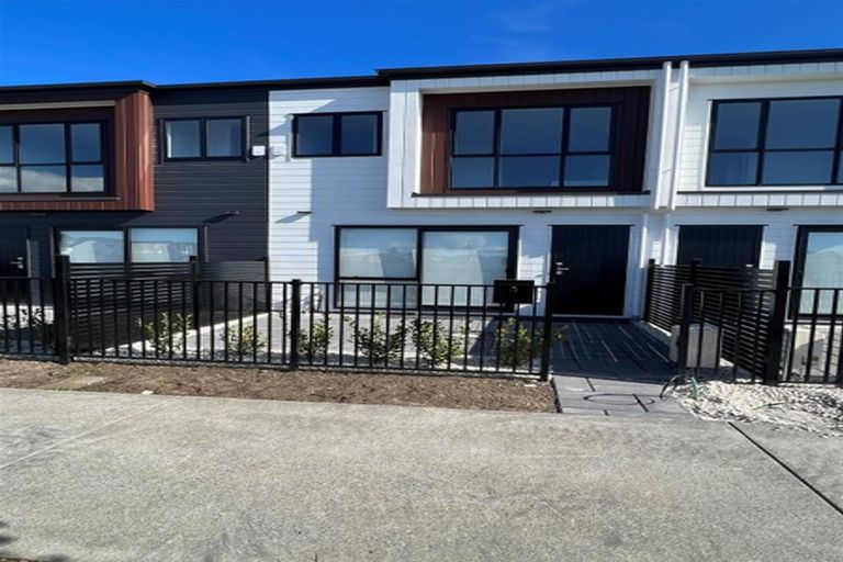 Photo of property in 27 Aramata Road, Papakura, 2110