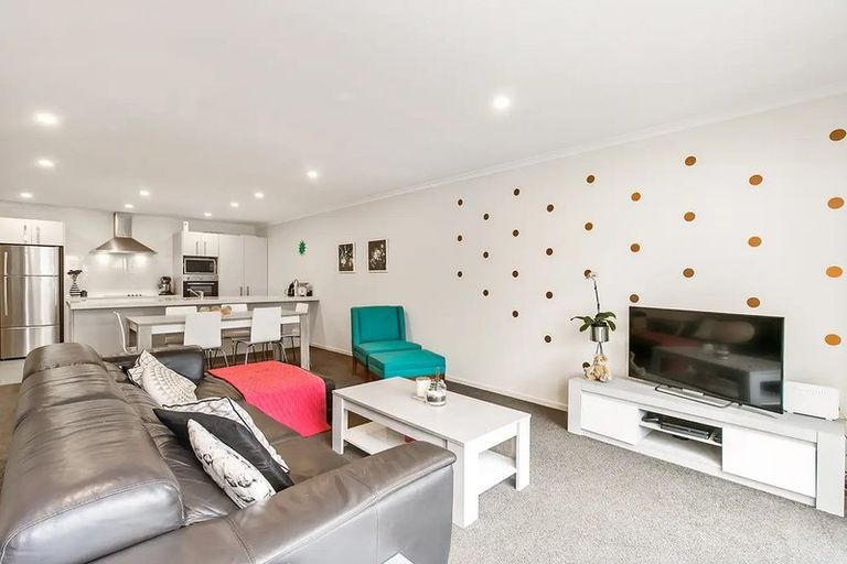 Photo of property in 51 Popokatea Drive, Takanini, 2112