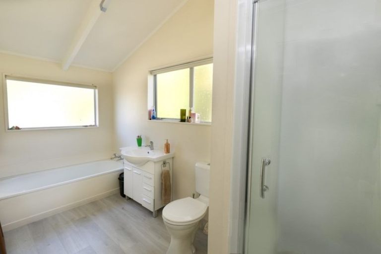 Photo of property in 1/12 Kenef Road, Paremata, Porirua, 5024