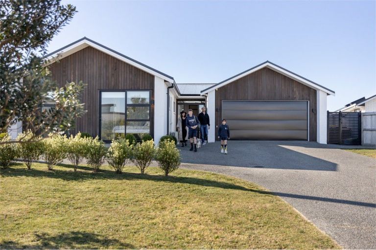 Photo of property in 37 Colpoma Close, Papamoa Beach, Papamoa, 3118