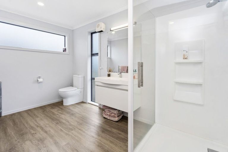 Photo of property in 8 Mariners Haven, One Tree Point, 0118