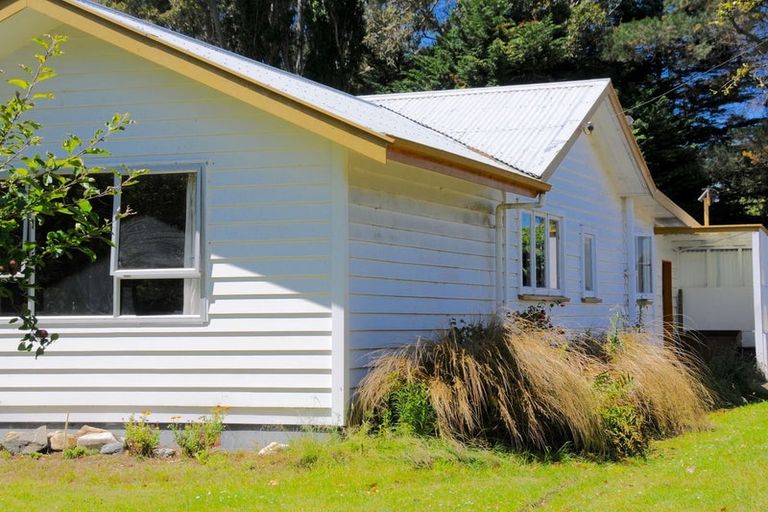Photo of property in 132 Bradshaws Road, Waimate, 7980