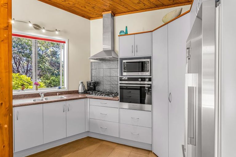 Photo of property in 93 Tarapatiki Drive, Whitianga, 3510