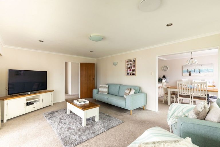 Photo of property in 72 Manu Crescent, Upper Vogeltown, New Plymouth, 4310