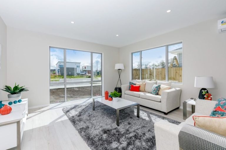 Photo of property in 14 Ropere Street, Kumeu, 0810