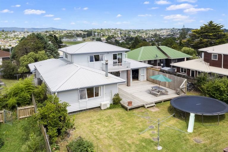 Photo of property in 8 Darcy Place, Massey, Auckland, 0614