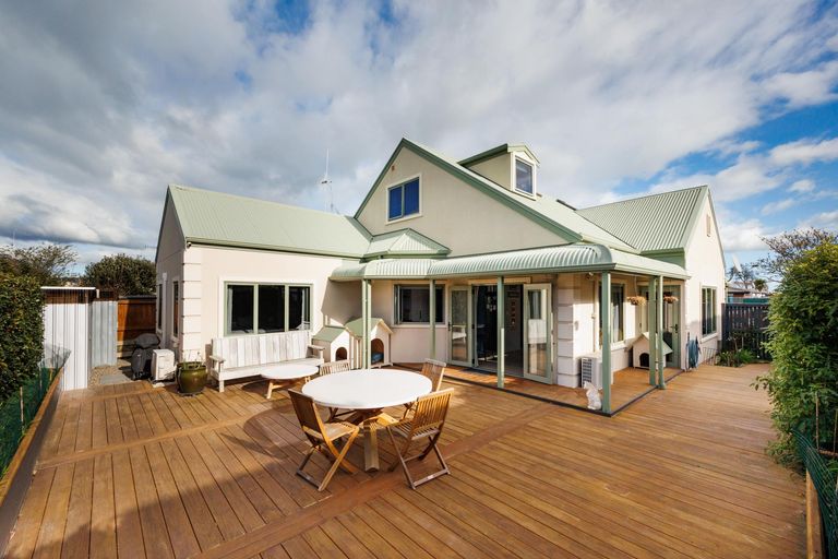 Photo of property in 25 Pirie Street, Palmerston North, 4410