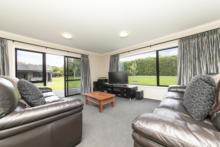 Photo of property in 52 School Road, Riverhead, 0820