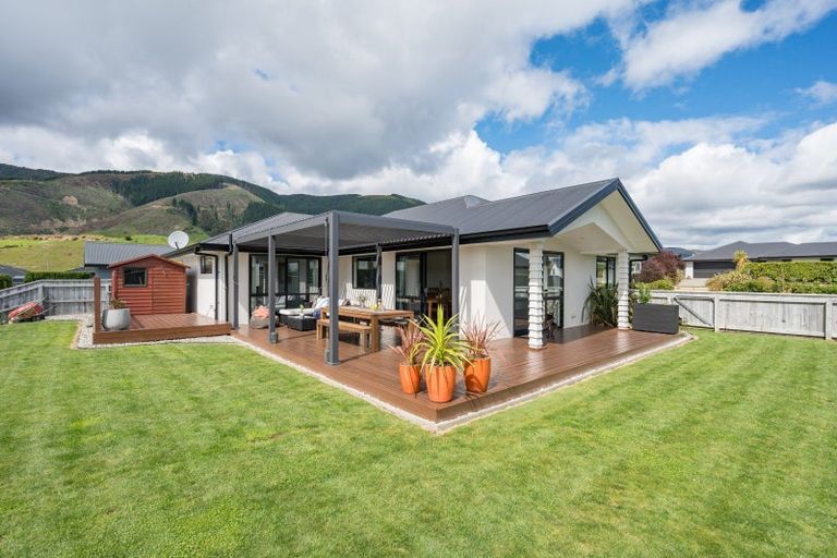 Photo of property in 8 Huntaway Close, Stoke, Nelson, 7011