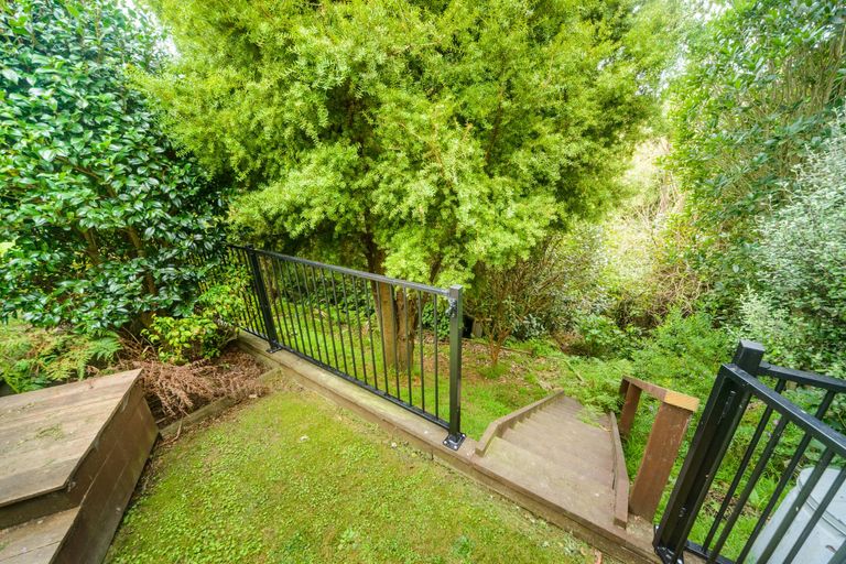 Photo of property in 15 Greenwood Place, Fitzherbert, Palmerston North, 4410