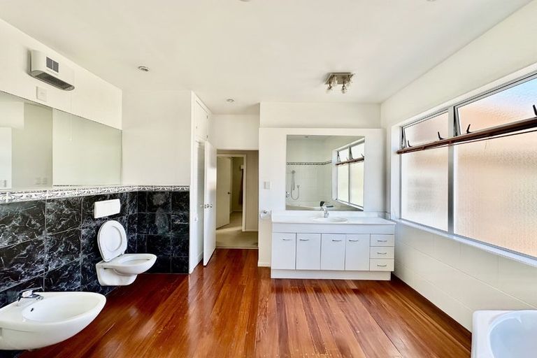 Photo of property in 10 Nicholson Avenue, Papatoetoe, Auckland, 2025