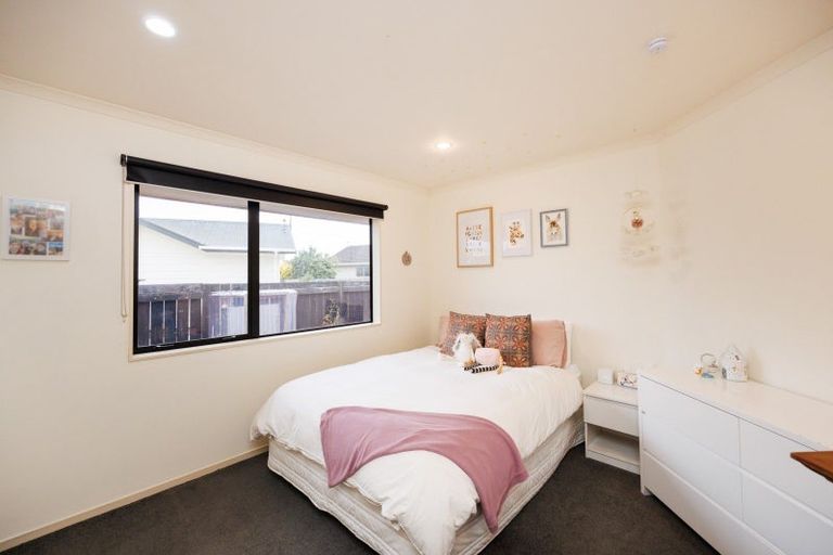 Photo of property in 17 Daniel Place, Kelvin Grove, Palmerston North, 4414