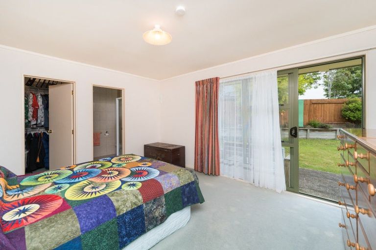 Photo of property in 3 Logan Place, Kelvin Grove, Palmerston North, 4414