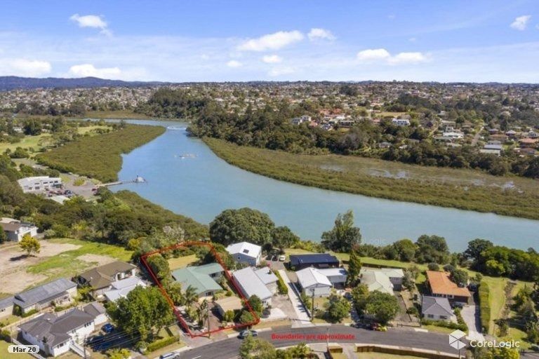 Photo of property in 14 Renata Crescent, Te Atatu Peninsula, Auckland, 0610