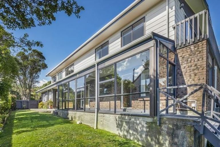 Photo of property in 9 Curacao Place, Grenada Village, Wellington, 6037