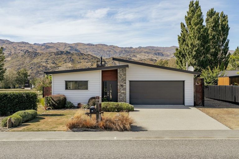 Photo of property in 54 Stratford Drive, Mount Pisa, Cromwell, 9383