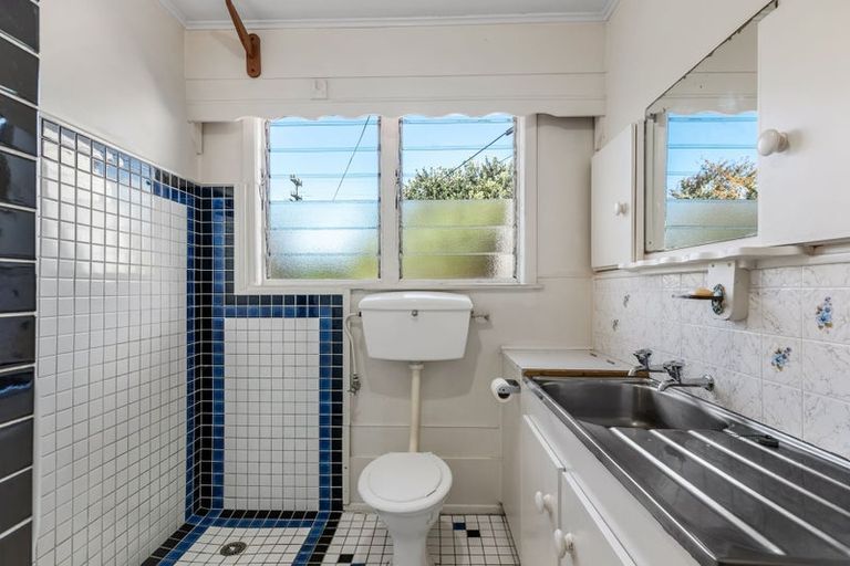 Photo of property in 21 Saint Leonards Road, Kelston, Auckland, 0602