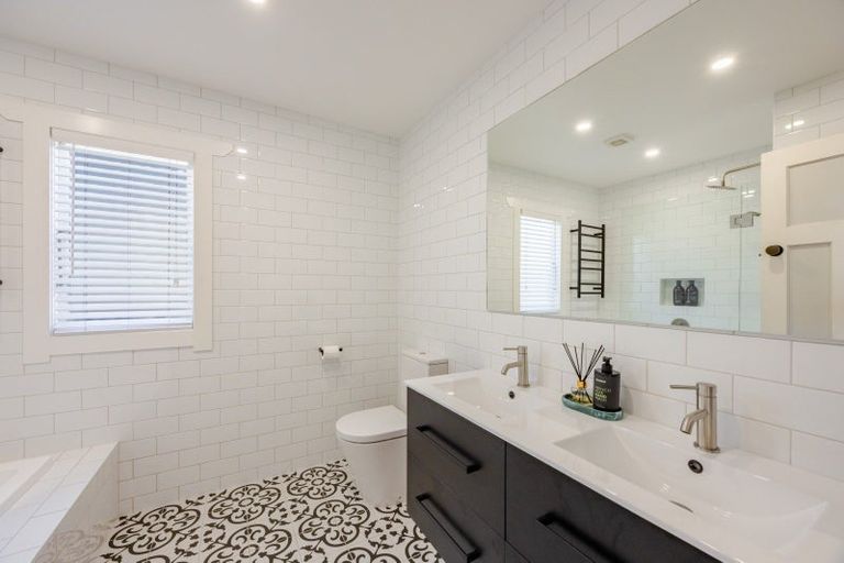 Photo of property in 6 Thistle Street, Napier South, Napier, 4110