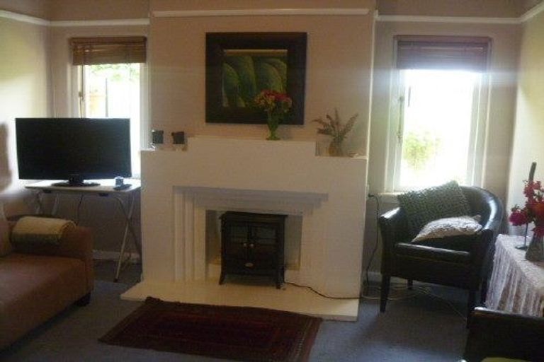 Photo of property in Hobson Flats, 2/1 Hobson Street, Pipitea, Wellington, 6011