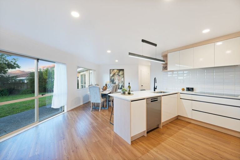 Photo of property in 36 Fleetwood Drive, Henderson, Auckland, 0612