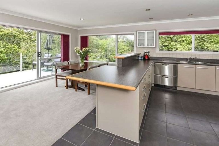Photo of property in 8 Jessmae Place, Hillcrest, Auckland, 0627