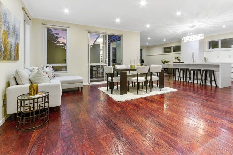 Photo of property in 9 Carex Way, Long Bay, Auckland, 0630