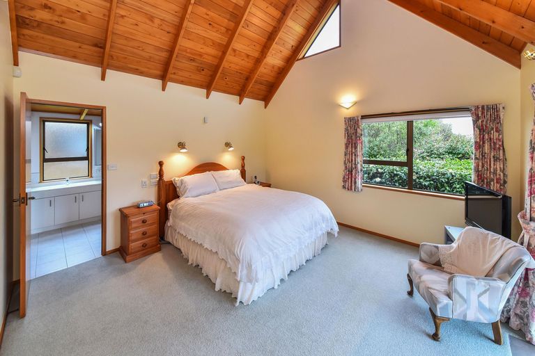 Photo of property in 47 Cherrington Road, Clevedon, Papakura, 2582